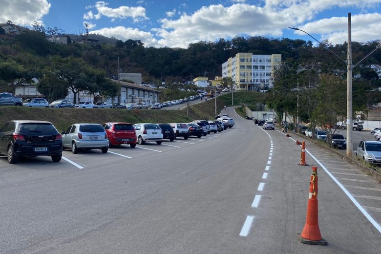 Prefeitura de Itabira revitaliza sinalização horizontal no HNSD e bairro Campestre