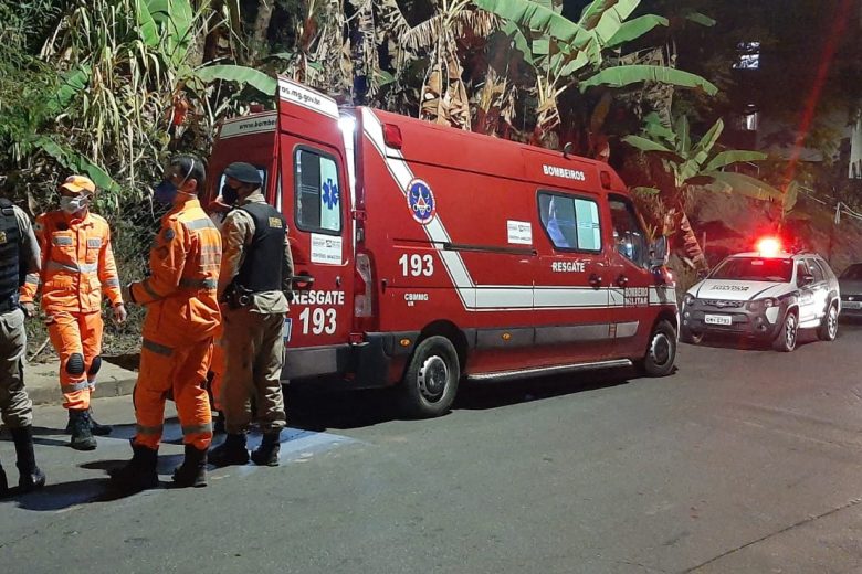 Motorista desvia de acidente de carro e colide com ciclista em Itabira