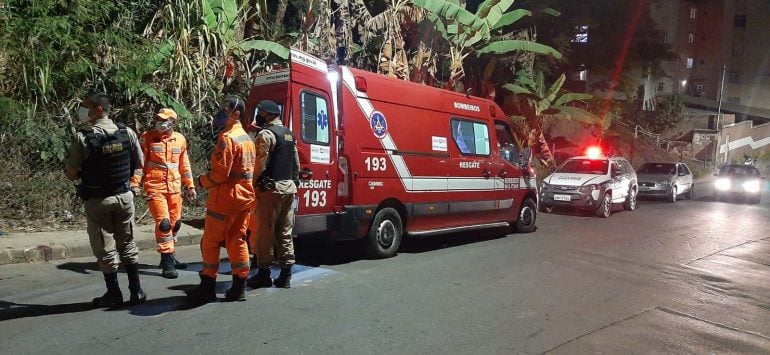 Motorista desvia de acidente de carro e colide com ciclista em Itabira