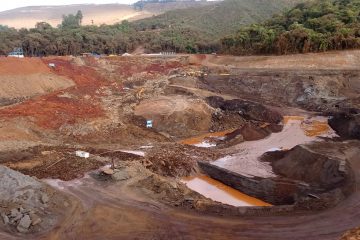 Deslizamento de aterro em mineradora assusta moradores de Sarzedo; rompimento de barragem é descartado