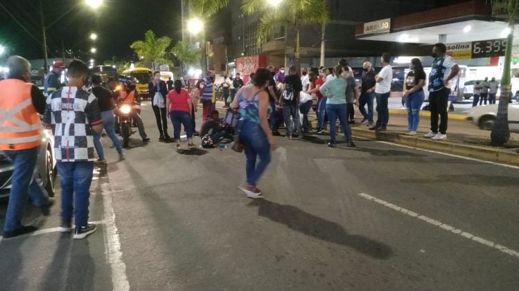 Idoso é atropelado por motocicleta na avenida João Pinheiro