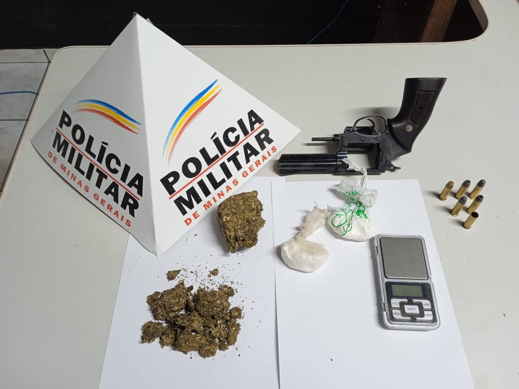 Polícia apreende revólver, maconha e cocaína no João XXIII