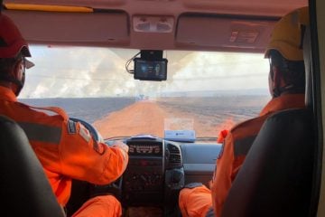 Incêndio em canavial atinge ônibus e uma pessoa morre carbonizada
