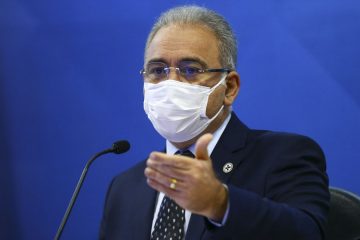 “Terceira dose só depois que avançarmos na segunda”, diz ministro da Saúde