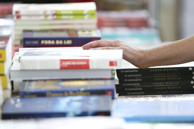 Venda de livros no primeiro semestre aumenta 48,5% em relação a 2020