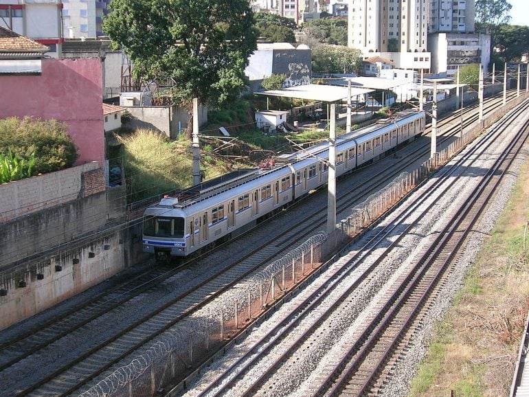 Homem morre atropelado por metrô em Belo Horizonte