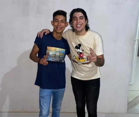 Jovem morre em acidente horas depois de dividir palco com o ídolo