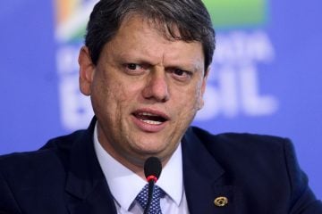 Governo quer que brasileiro voe mais, diz ministro da Infraestrutura