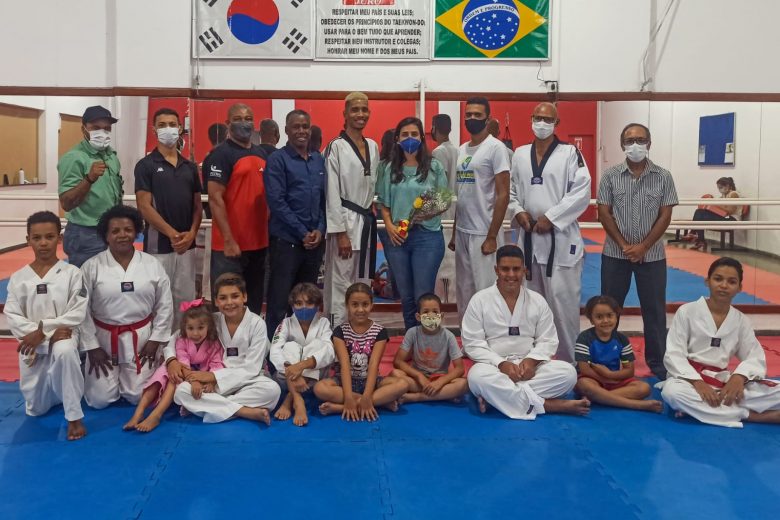 Representantes do Taekwondo itabirano se encontram com secretária de esportes