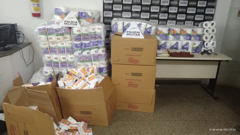 Homens roubam carga de papel higiênico e biscoitos e acabam presos em Monlevade