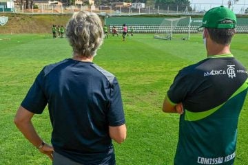 Jogadoras do América recebem visita de Pia Sundhage, técnica do Brasil