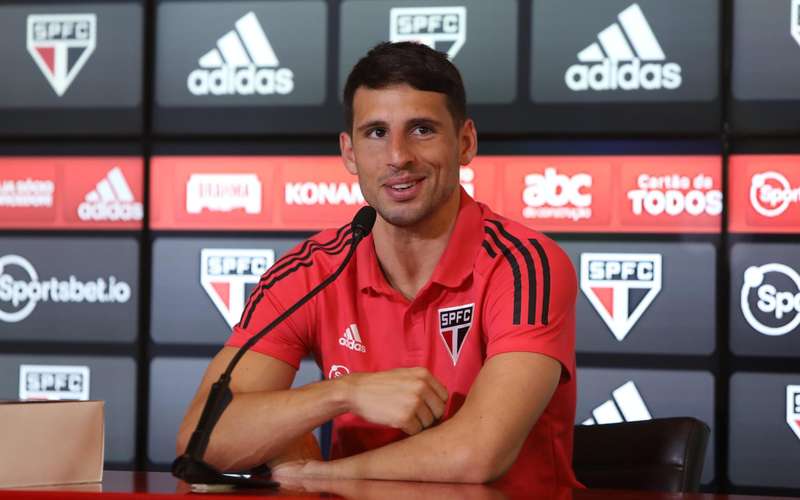 Mais experiente e com ‘fome’ de gols, Calleri é apresentado pelo São Paulo