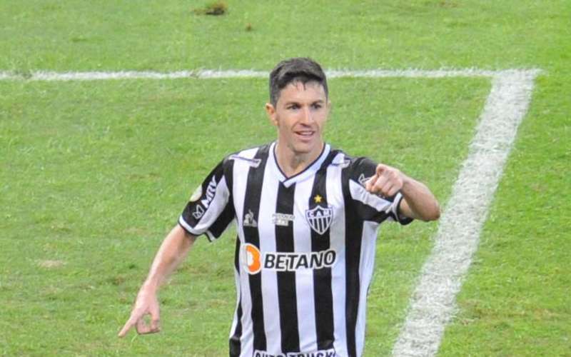Nacho mostra ansiedade por jogo com torcida do Atlético: ‘Muito apaixonada’