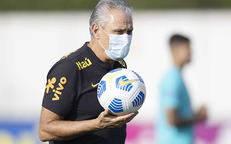 Tite arma Brasil para encarar o Peru, mas com a cabeça ainda na Argentina