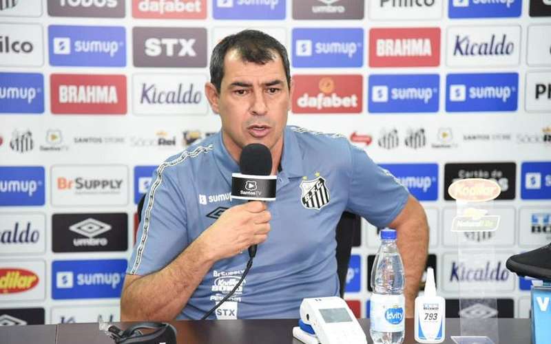 Carille fala em ‘gratidão eterna’ ao Santos e elogia elenco: ‘Bem forte’