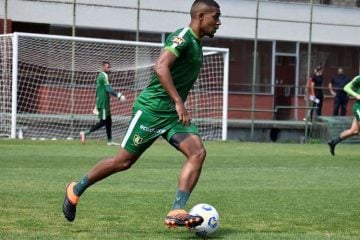 Ramon volta a treinar no América após lesão e fica à disposição de Mancini