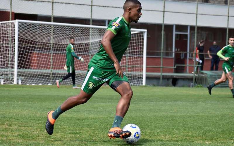 Ramon volta a treinar no América após lesão e fica à disposição de Mancini