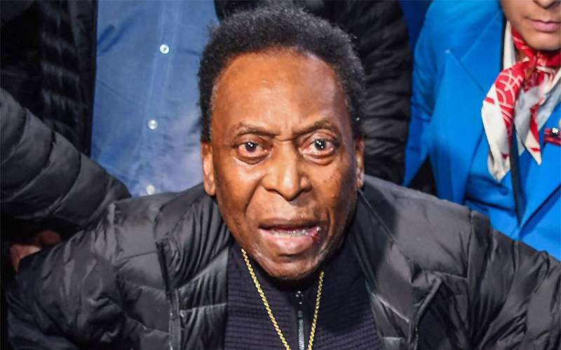 Na UTI, Pelé se recupera de ‘maneira satisfatória’ e conversa ‘ativamente’