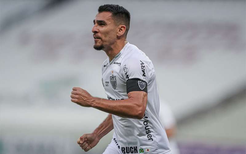 Alonso vibra com vitória e elogia comprometimento do elenco do Atlético