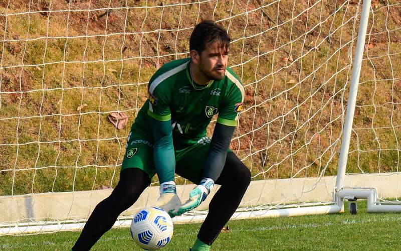Cavichioli, do América, pede ‘atenção especial’ à estrela do Corinthians