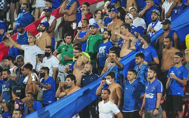 Clubes da Série B aprovam jogos com público em cidades com liberação