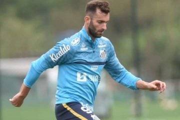 Léo Baptistão prevê arrancada do Santos no Brasileirão contra o Fortaleza