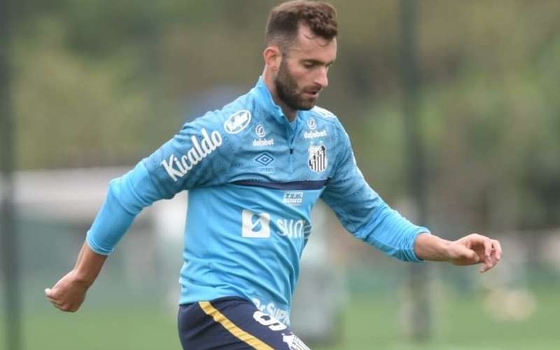 Léo Baptistão prevê arrancada do Santos no Brasileirão contra o Fortaleza