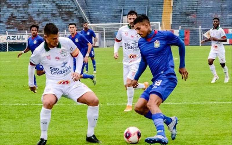 Na estreia, MC Livinho sofre pênalti e contribui com empate do São Caetano