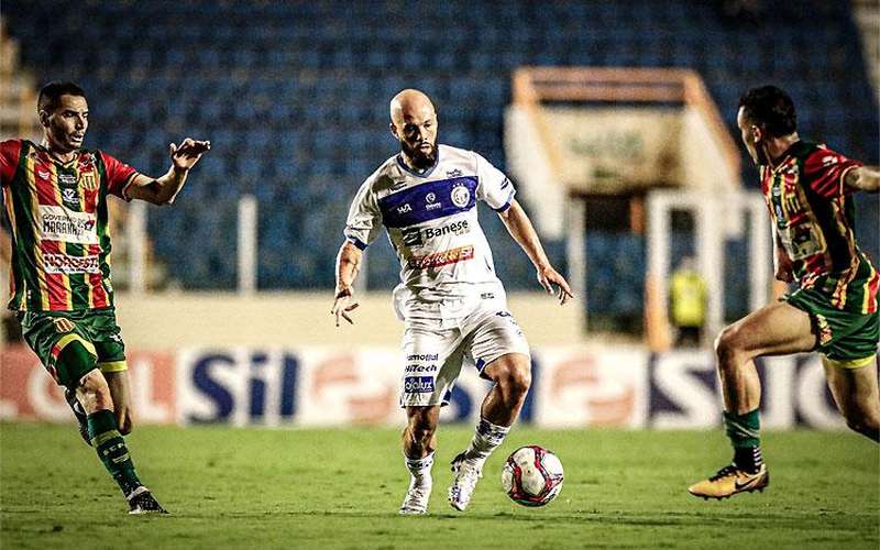 Confiança derrota Sampaio Corrêa em casa e deixa lanterna da Série B