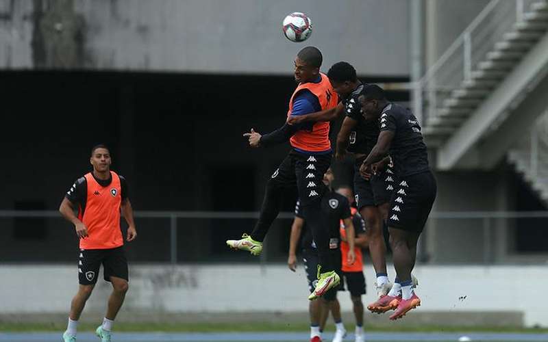 Botafogo reencontra Chamusca em busca da quinta vitória seguida na Série B