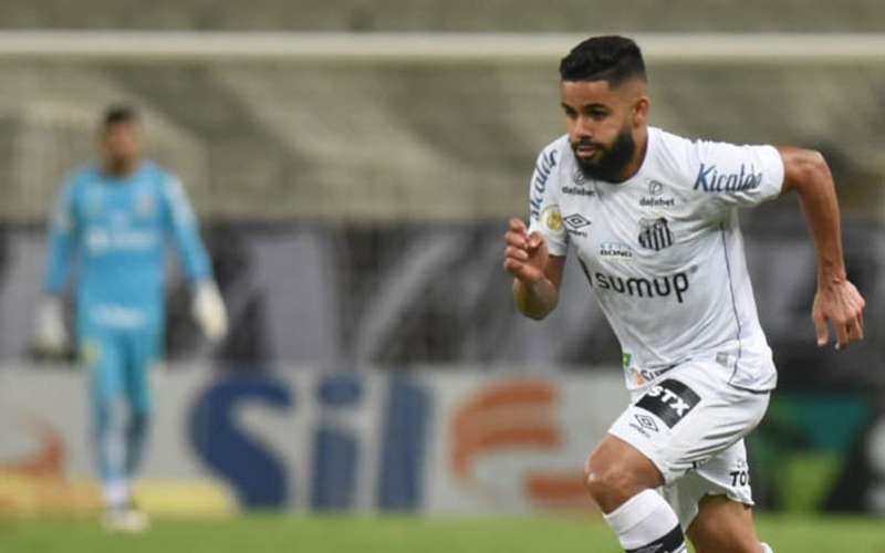 Marinho perde pênalti, Santos empata com Ceará e chega a 9 jogos sem vencer