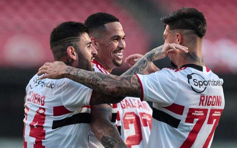 São Paulo alivia pressão e respira com vitória sobre Atlético-GO