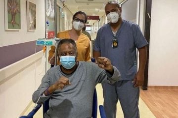 Internado, Pelé dá ‘soco no ar’ para celebrar melhora: ‘A cada dia melhor’