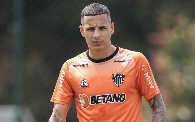 Arana faz trabalho à parte e é dúvida para jogo do Atlético com o Palmeiras