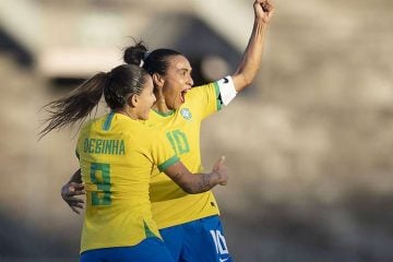 Marta brilha em nova posição, e Seleção goleia Argentina em João Pessoa
