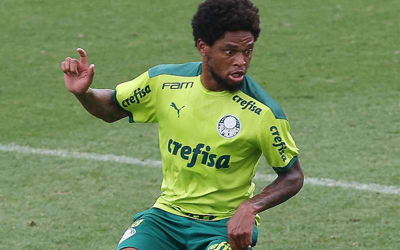 Danilo e Luiz Adriano podem ser titulares do Palmeiras contra o Atlético