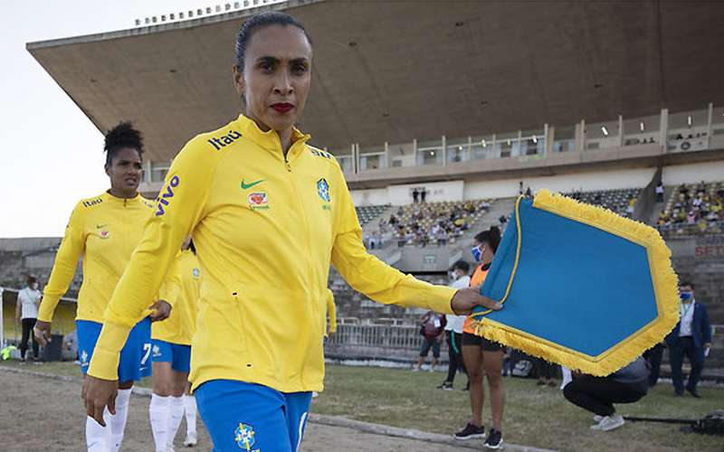 Marta agradece audiência de Pelé em amistoso da Seleção Feminina na Paraíba