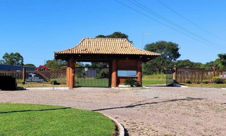 Jovem de 22 anos é encontrada morta perto de condomínio em Minas
