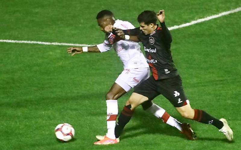 CRB vence o Brasil fora de casa e segura posição no G4 da Série B