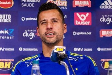 Fábio comenta oferta do Grêmio e faz mistério sobre futuro no Cruzeiro