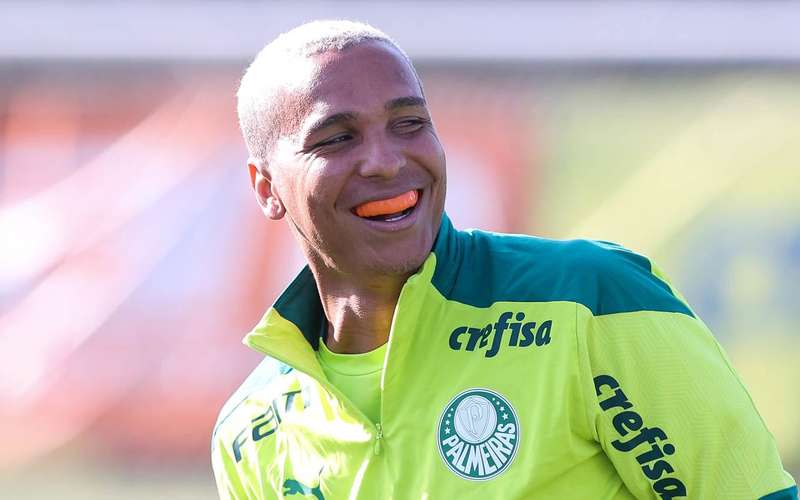 Palmeiras ensaia bolas paradas e Deyverson sonha com ‘clássico diferente’