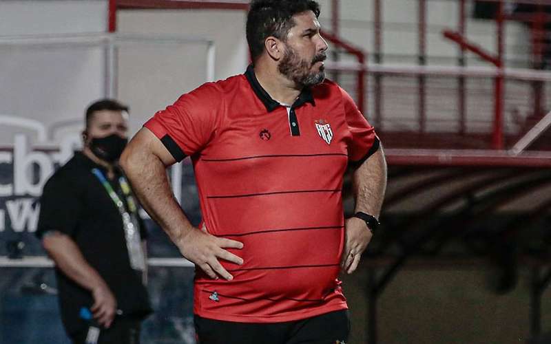 Eduardo Barroca deixa o comando do Atlético-GO após empate com Cuiabá