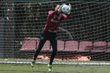 Em boa fase, goleiros Everson e Weverton são apostas de Galo e Palmeiras