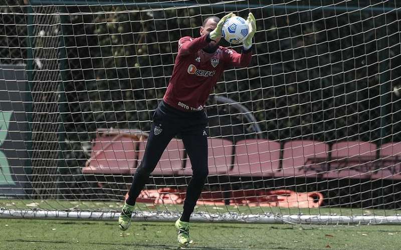 Em boa fase, goleiros Everson e Weverton são apostas de Galo e Palmeiras