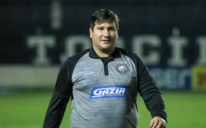 Sem ganhar há sete jogos na Série B, Operário demite técnico Matheus Costa