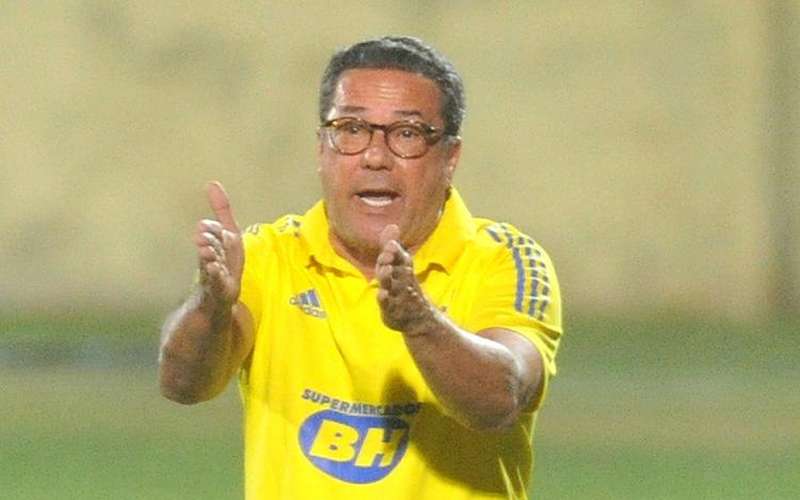Luxemburgo escala Cruzeiro com surpresas em todos os setores; veja time