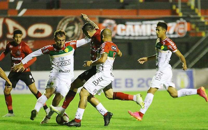 Brusque encerra série ruim na Série B em jogo com suposta injúria racial