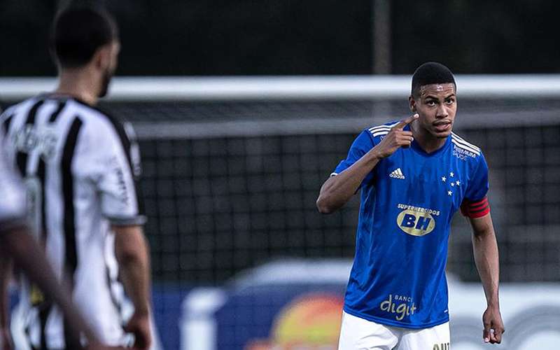 Paulo comemora classificação do Cruzeiro à final do Mineiro Sub-20