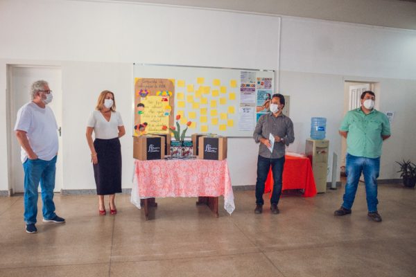 Flitabira doa exemplares do livro “Dom Quixote Para Crianças” para escolas municipais de Itabira