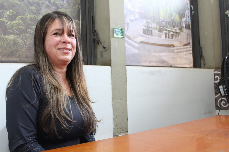 Exemplo: professora monlevadense apresenta artigo em Congresso Internacional